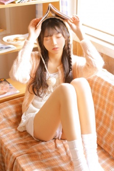 动漫女扒开腿爆乳无遮挡